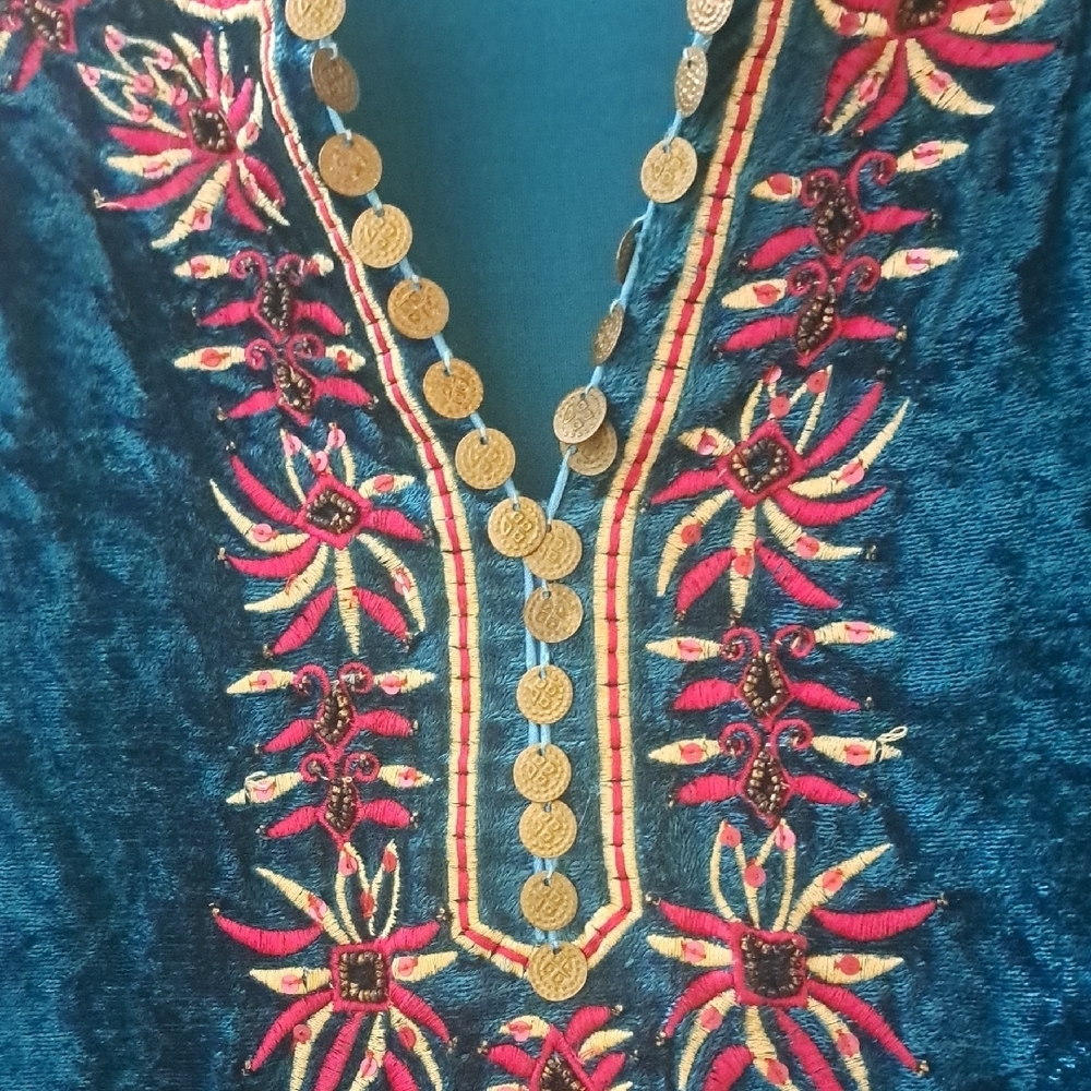 CASUAL LIVING Embroidered and Beaded Teal Top Sz Large - Picture 5 of 7